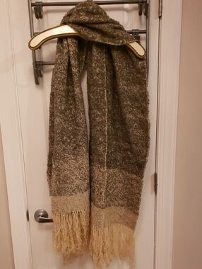 Cozy Two-Tone wool Knit Fringe Scarf in cream and Beige Grey wool